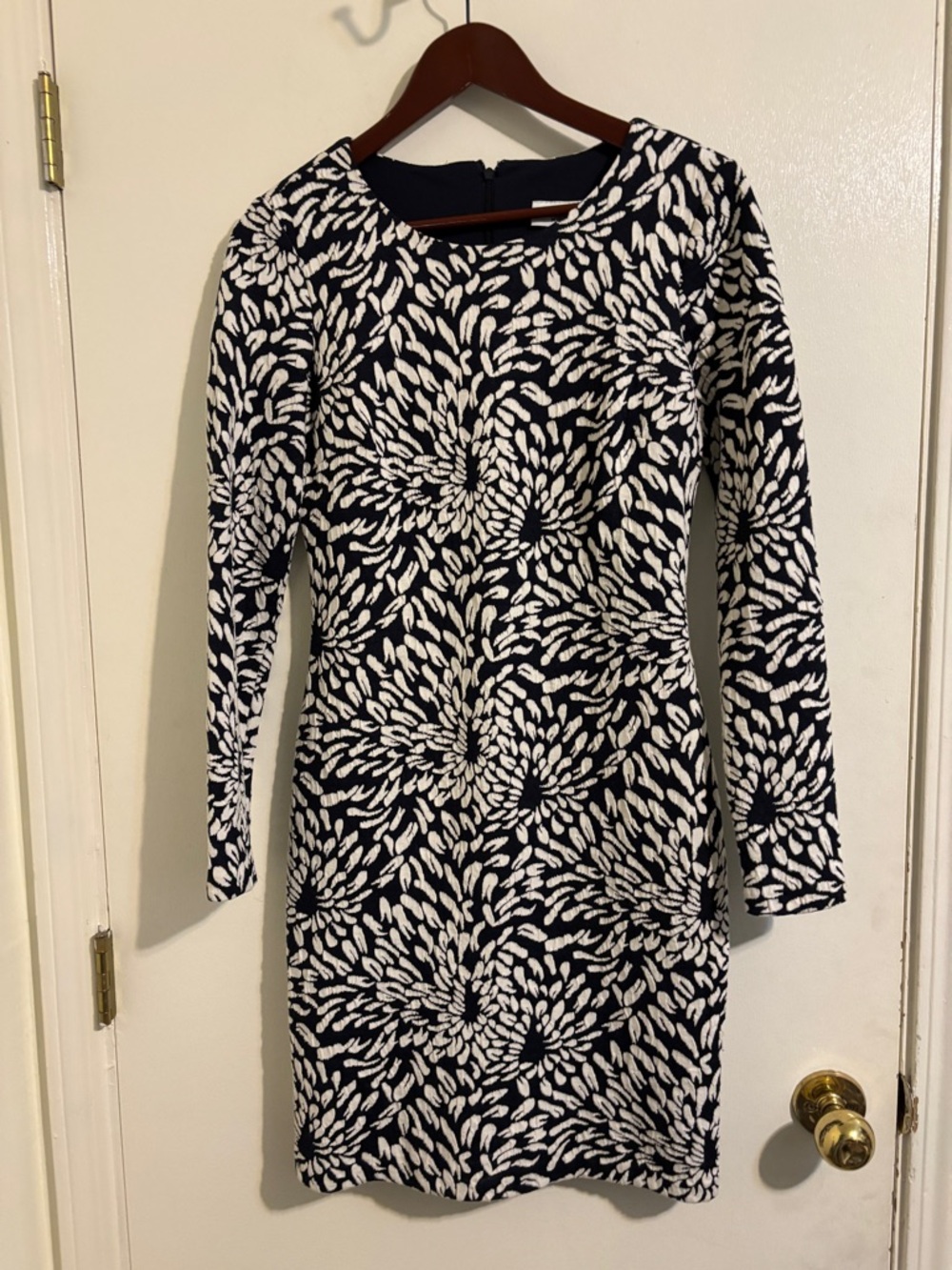 EUC Belle Badgley Mischka jacquard dress |  navy blue & white floral | Size 8